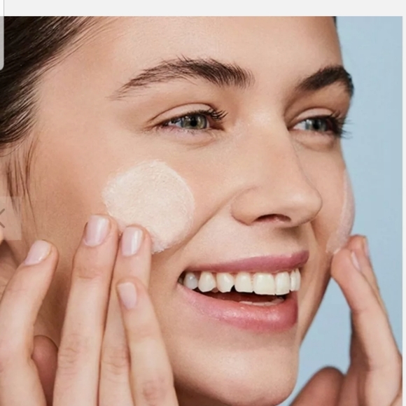 IOPE Moist Cleansing Whipping Foam Amore Pacific K-Beauty Makeup Cleanser 15ml×3 - Picture 5 of 5